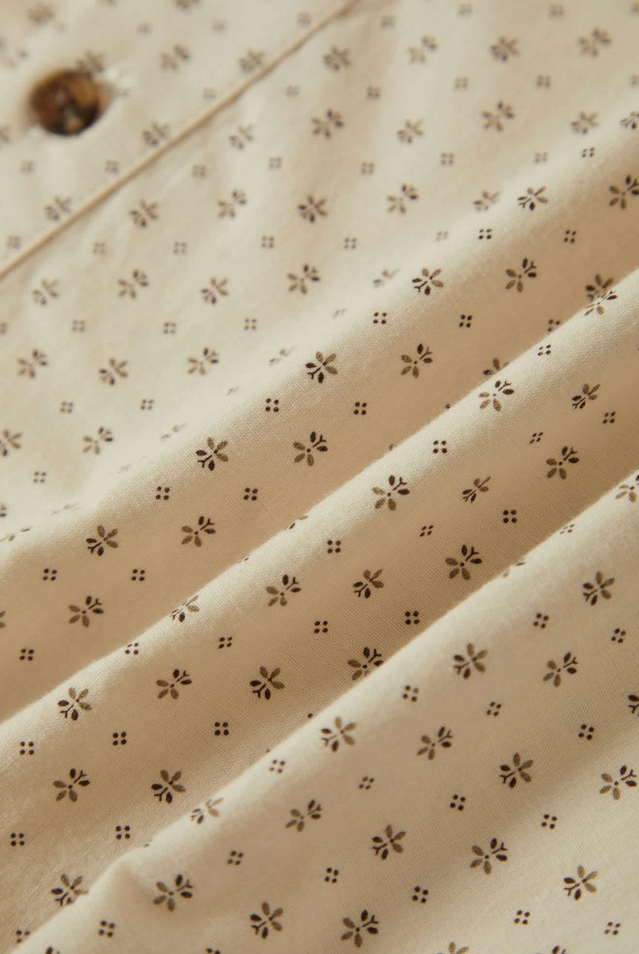 Men's Charter Print S/S Shirt in the color Off White/Micro Floral - Back Style View
