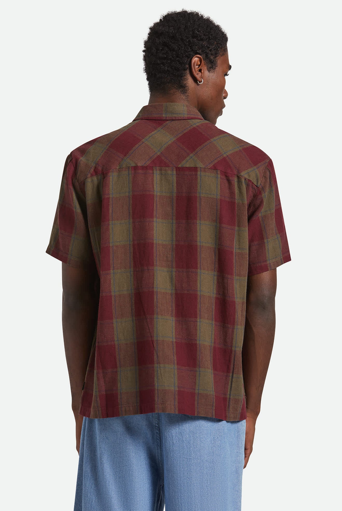 Men's Cru Linen Blend S/S Shirt in the color Olive Surplus/Port - Men's Back View