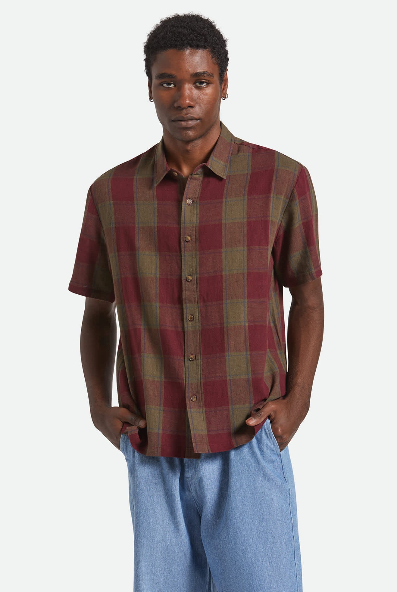 Men's Cru Linen Blend S/S Shirt in the color Olive Surplus/Port - Men's Front View