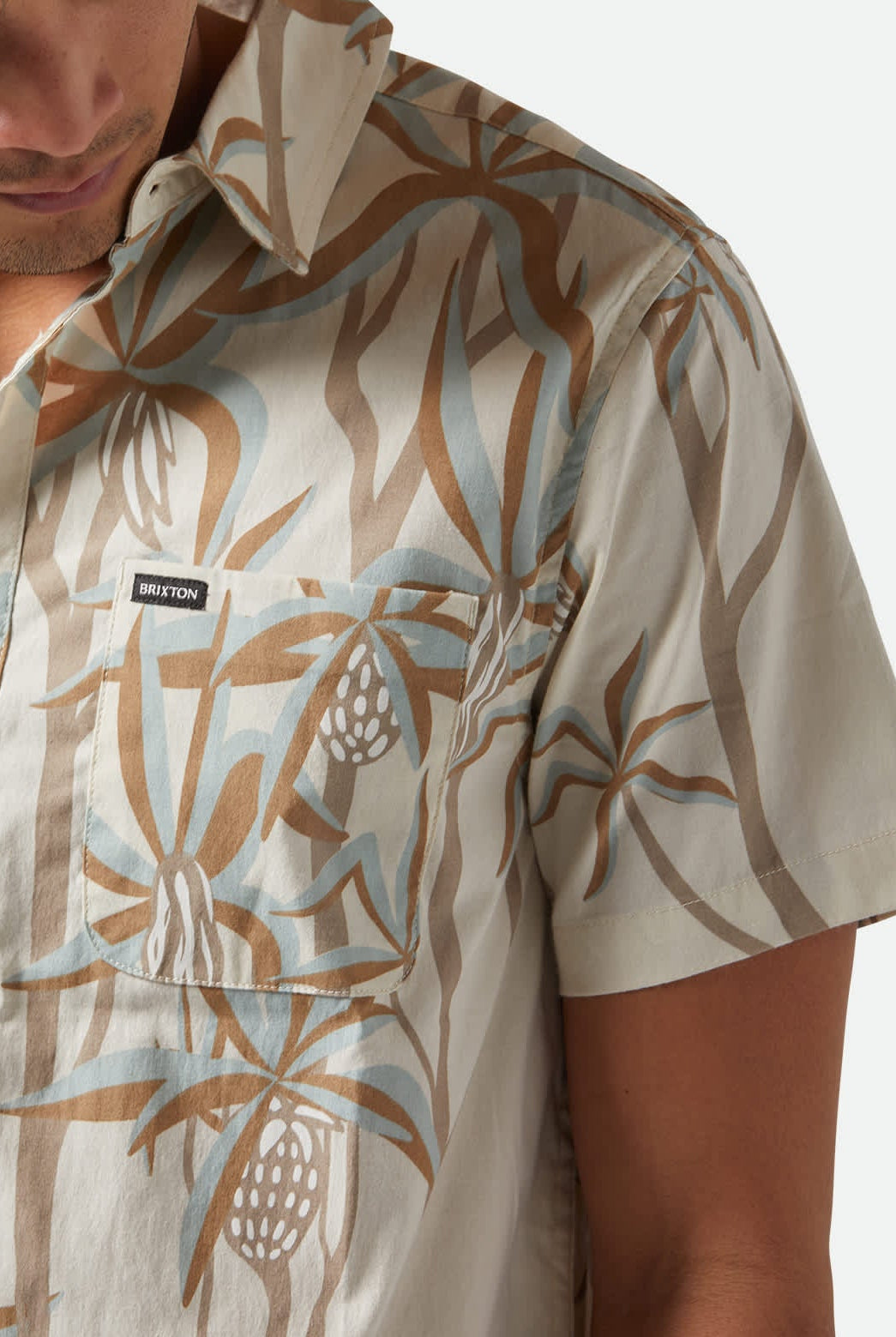 Men's Charter Print S/S Shirt in the color Whitecap Scenic Trip - Additional Fit image