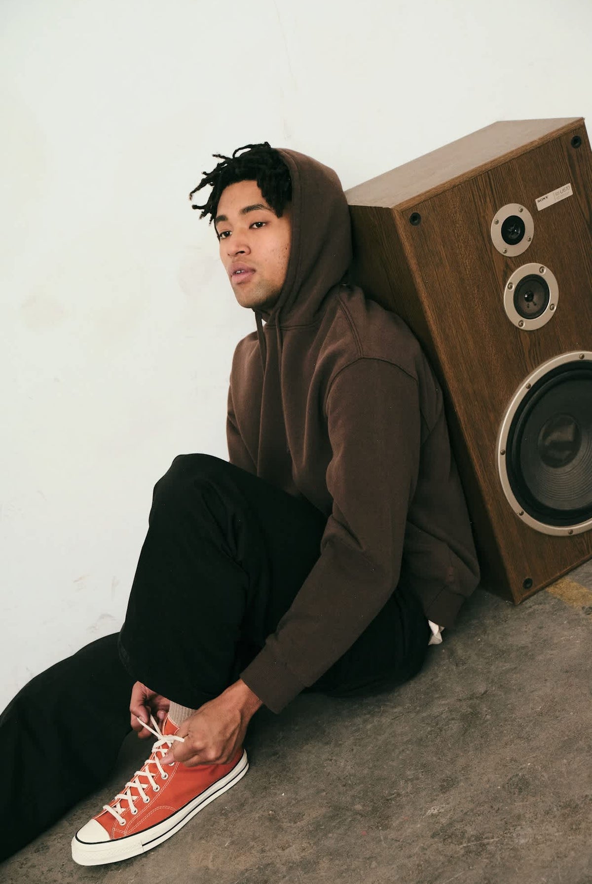 Men's Brixton Baseline Hood Fleece in the color Walnut Brown Vintage Wash - Men's Side View
