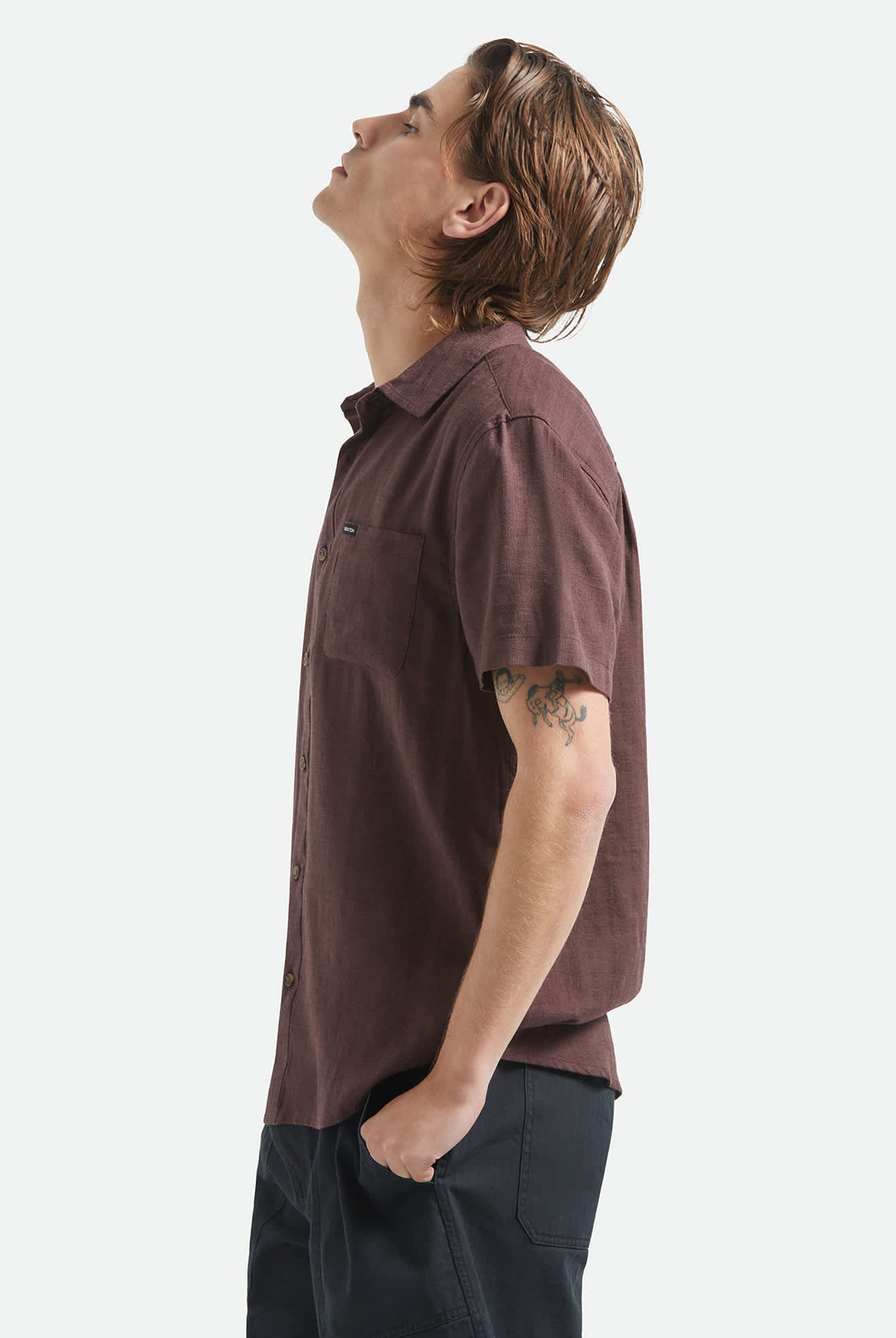 Men's Charter Slub Short Sleeve Shirt in the color Chocolate - Men's Side View
