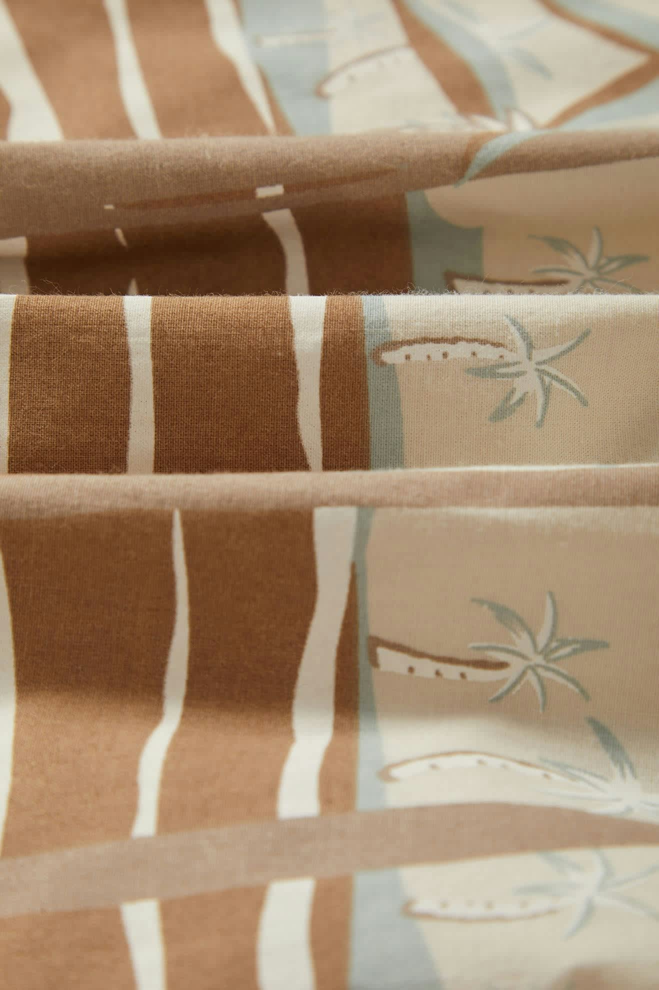 Men's Charter Print S/S Shirt in the color Whitecap Scenic Trip - Additional Laydown image