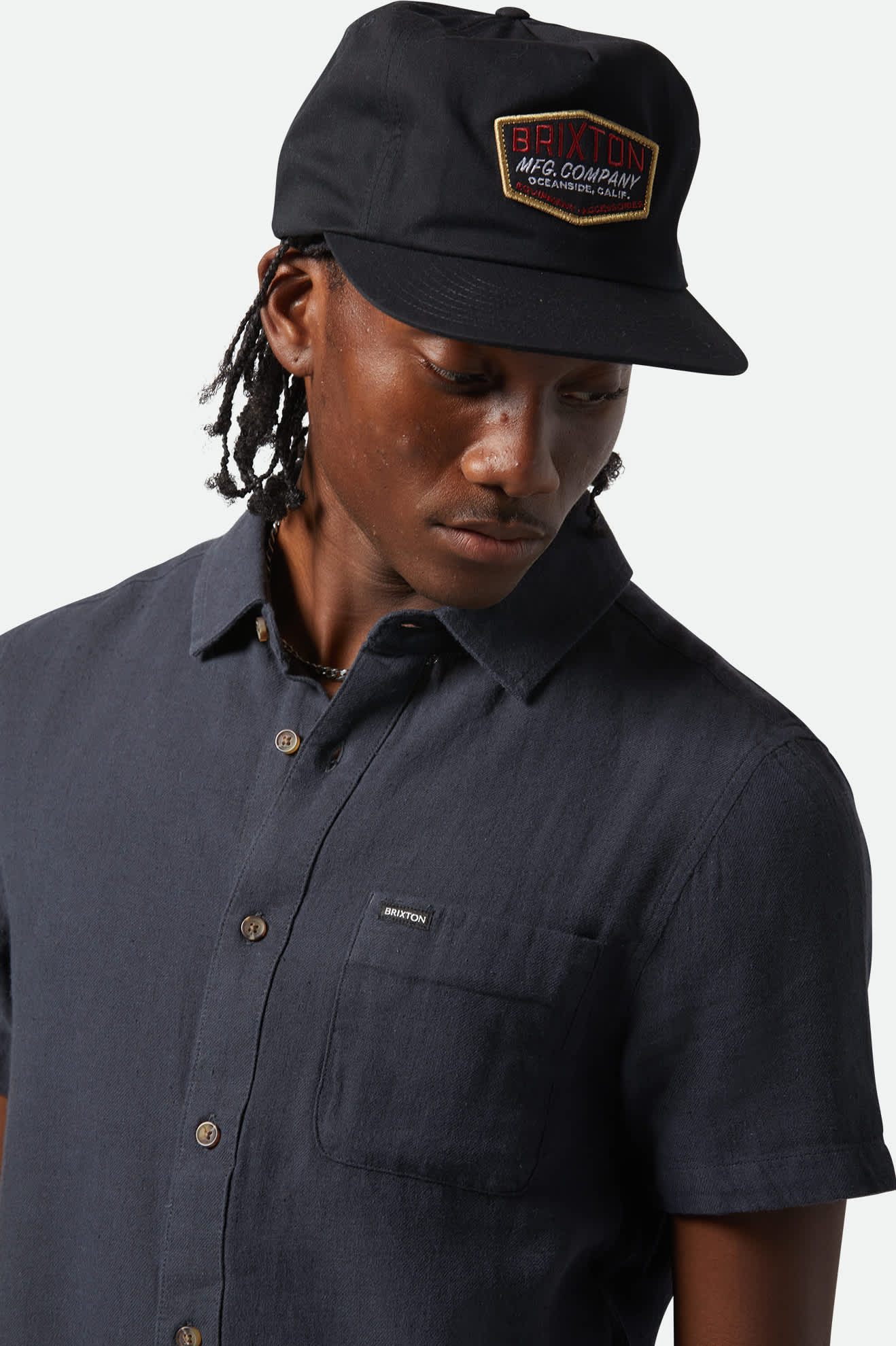 
       Men&#39;s Charter Organic Cotton Linen Blend S/S Shirt in the color Washed Black - Additional Fit View
     