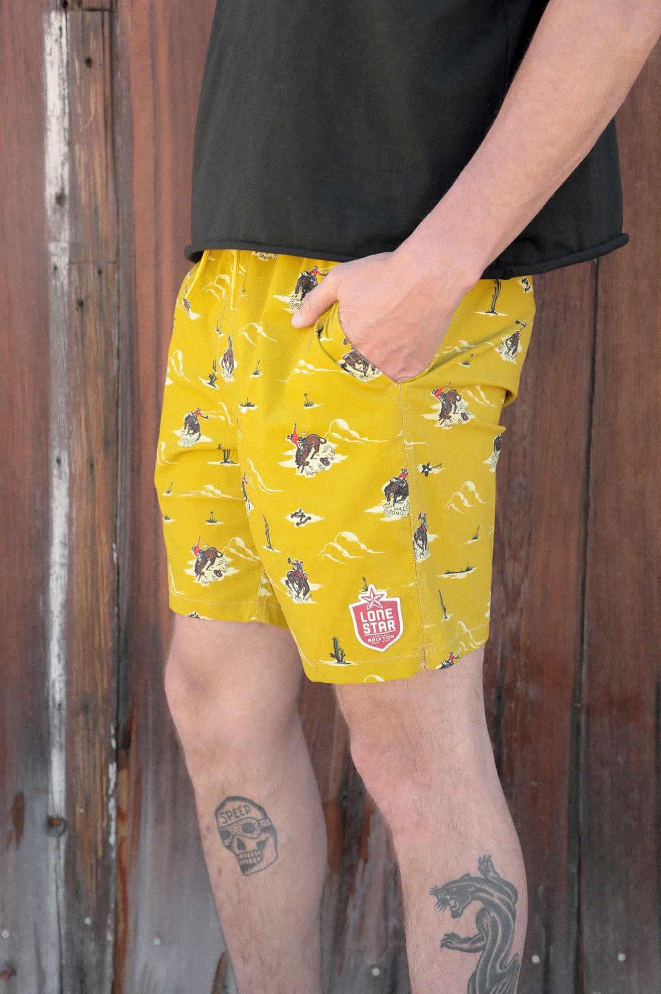 Men's Everyday Stretch Hybrid Short 7" in the color Texas Gold Lone Star - Men's Lifestyle image