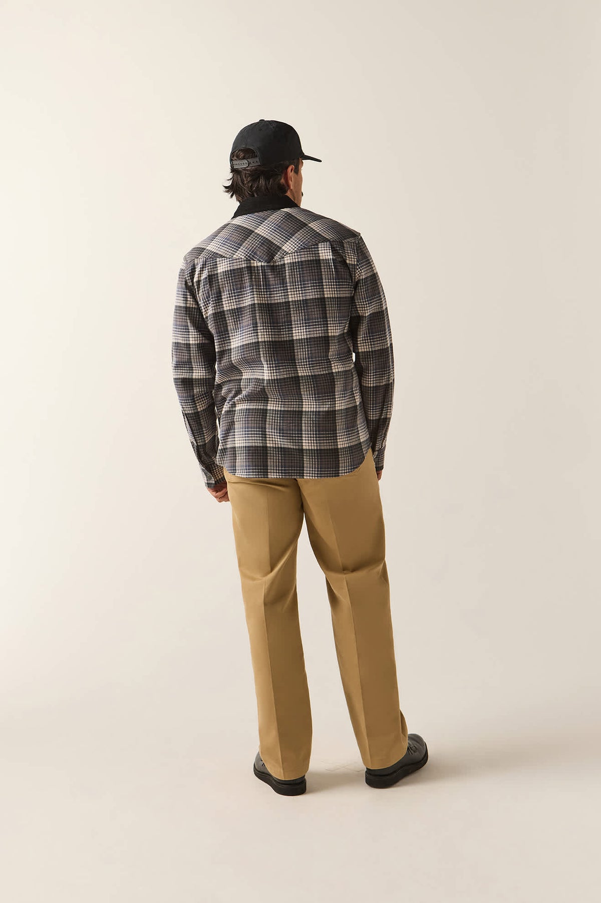 Men's Bowery Builders Ranch Performance Flannel in the color Black/Navy - Additional Fit image