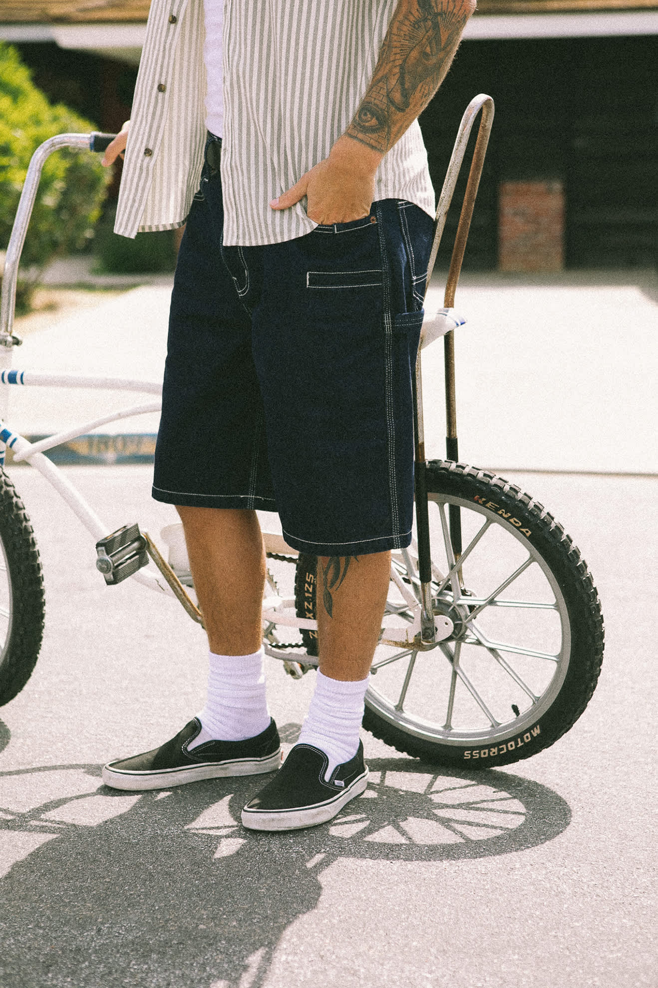 Men's Builders Carpenter Baggy Short in the color Rinse Denim - Men's Lifestyle image