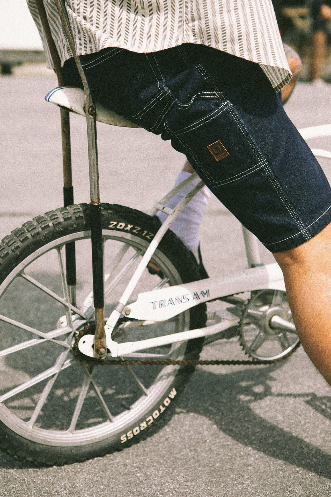 Men's Builders Carpenter Baggy Short in the color Rinse Denim - Men's Lifestyle image