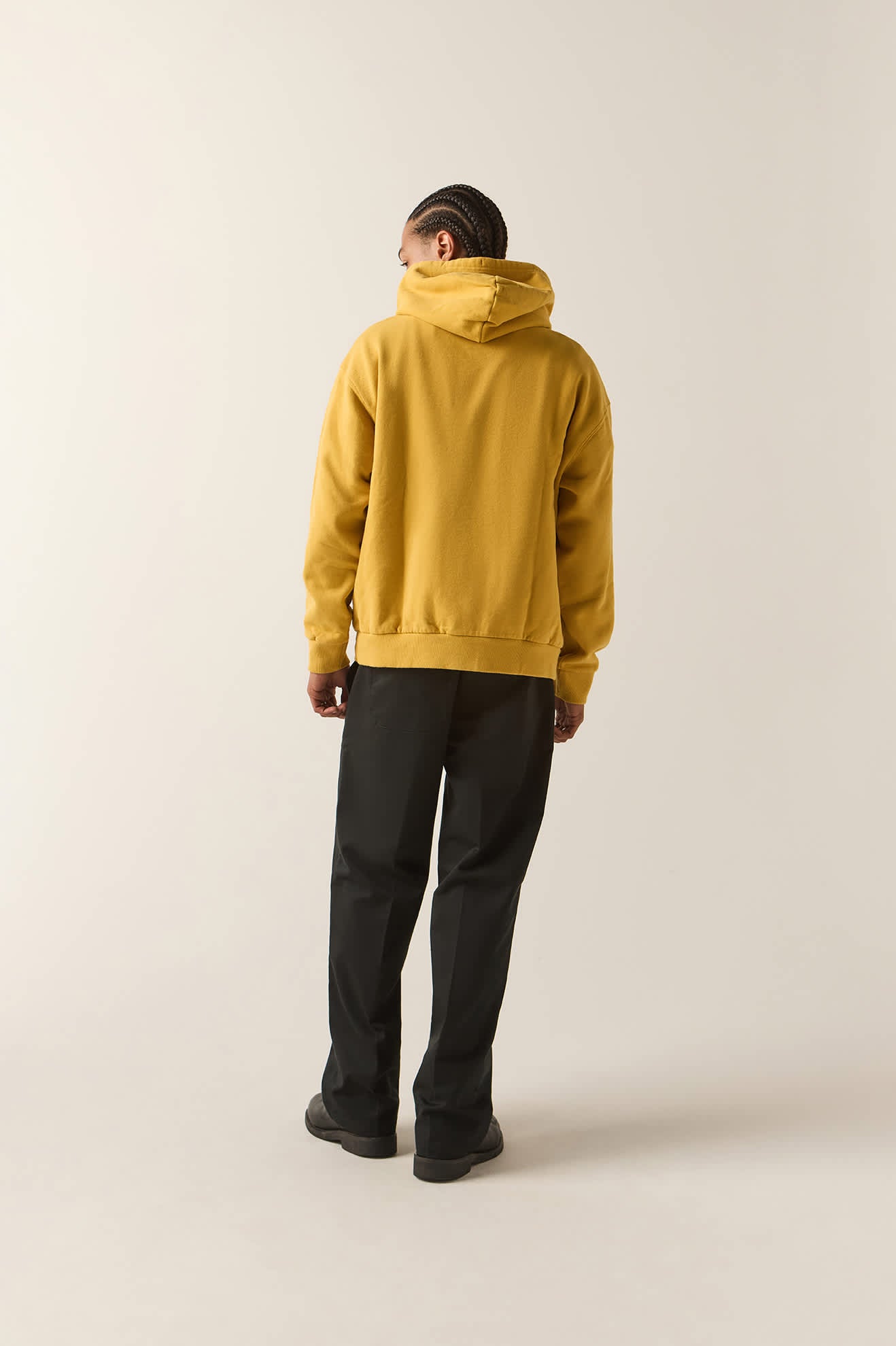 Men's Brixton Baseline Hood Fleece in the color Dusted Ochre Vintage Wash - Additional Fit image