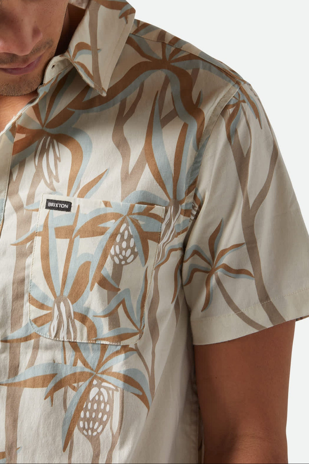 Men's Charter Print S/S Shirt in the color Whitecap Scenic Trip - Additional Fit image
